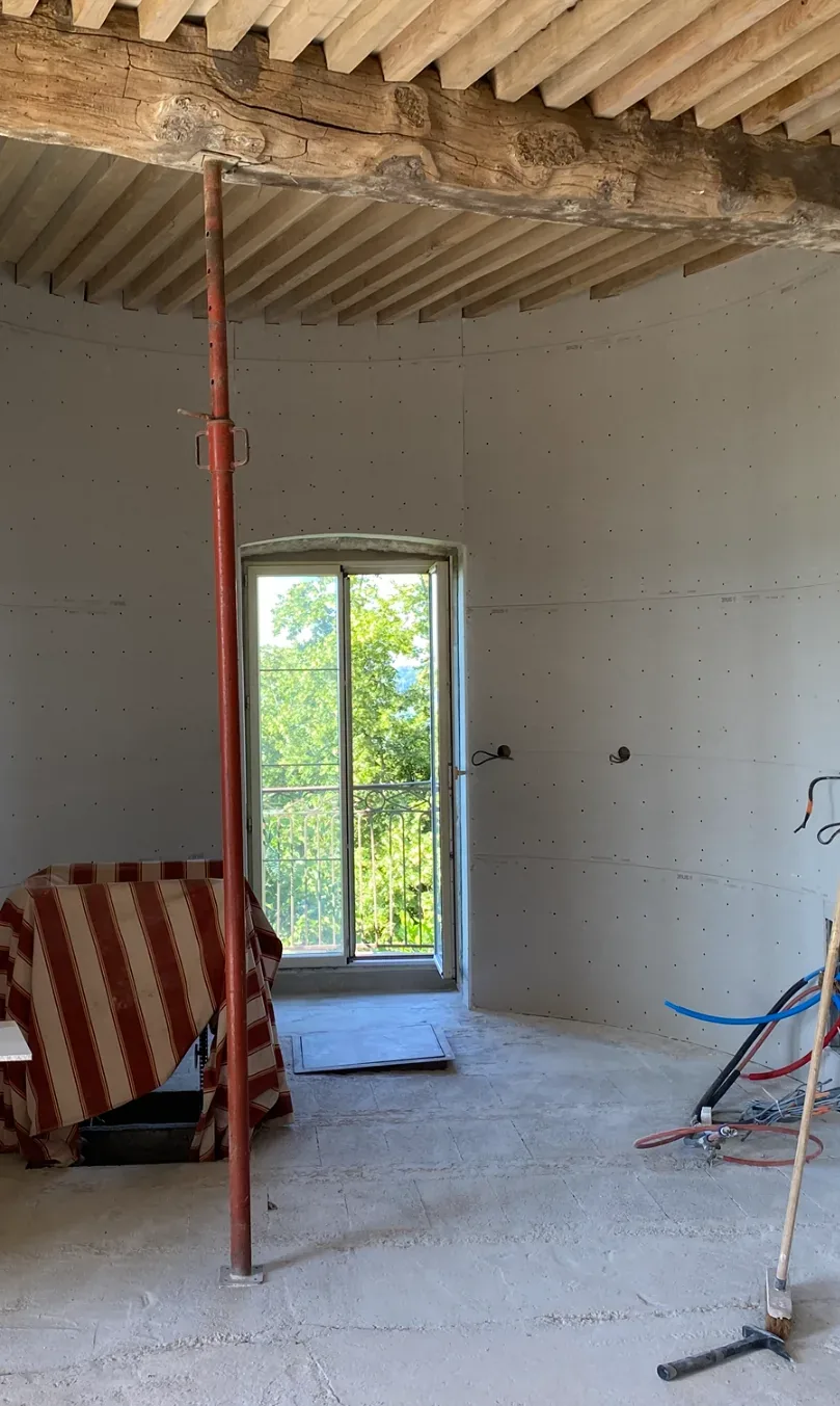 NT Création Intérieure, doublage en plaques de plâtre d'un mur arrondi